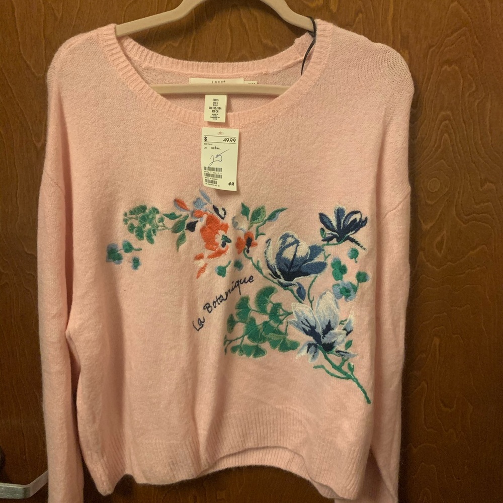 H&M’ sweater floral pattern!